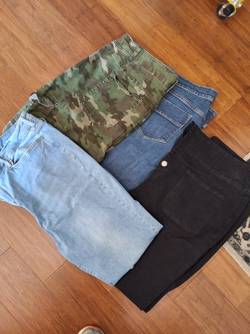 5 Pair Forever 21 Women’s Straight Jeans - Camo, Light Blue, Mid Blue & Black